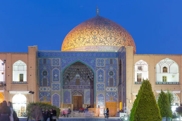 Mezquita Sheikh Lotfollah en la plaza Naqsh-e Jahan en Isfahán, Irán — Foto de Stock