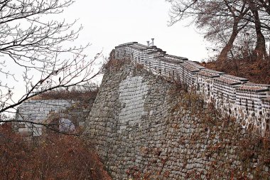 Burası Kore 'deki Namhansanseong.