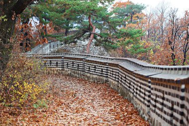 Burası Kore 'deki Namhansanseong.