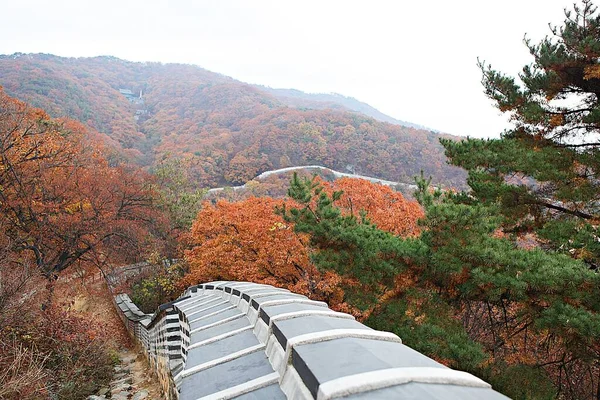 これは韓国の南漢城です — ストック写真
