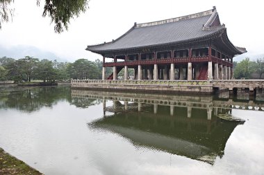 Burası Gyeongbokgung, Kore Sarayı.