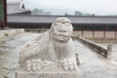 Kore sarayının içindeki hayvanlar.