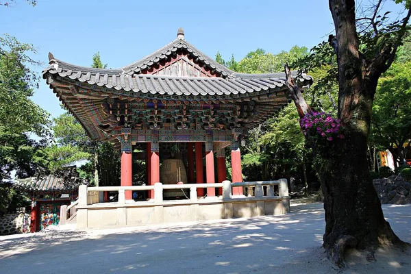 これは韓国のブルクサ寺院です — ストック写真