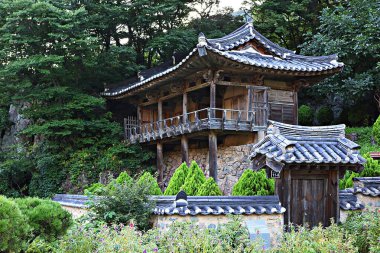 Kore Noel ağacı süslemeleri