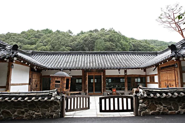 这是一个传统的韩国人的房子 — 图库照片