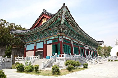 Bu bir Kore Budist tapınağı.