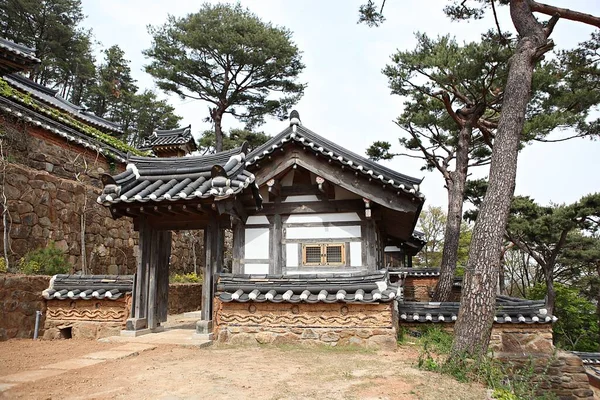 これは韓国の仏教寺院です — ストック写真