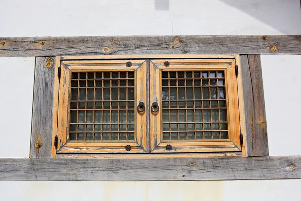 Bu bir Kore Budist tapınağı.