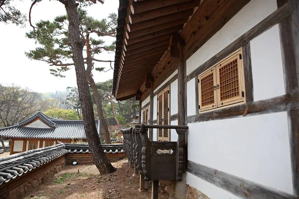 これは韓国の仏教寺院です — ストック写真