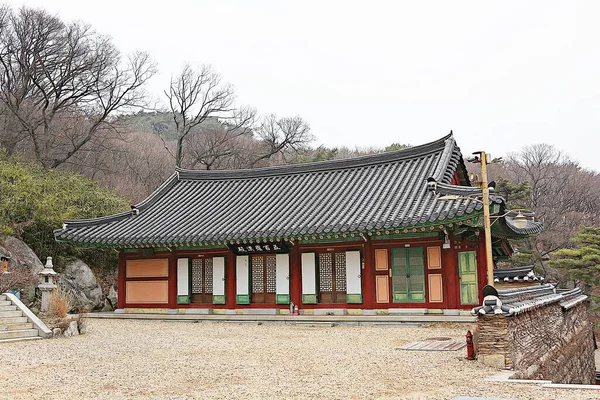 これは韓国の仏教寺院です — ストック写真