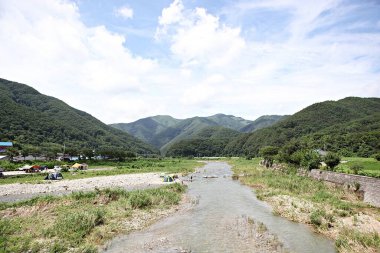 Kore kırsalının mercan manzarası.