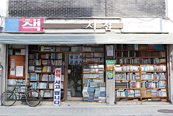 Building Recresting Old Korean Stor — Stock Photo, Image