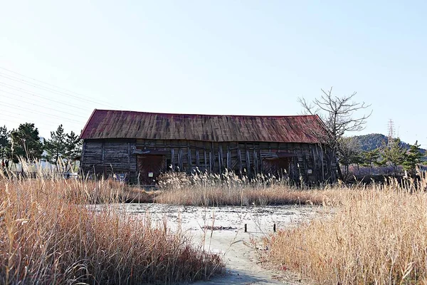 これは韓国の塩を保管する倉庫です — ストック写真