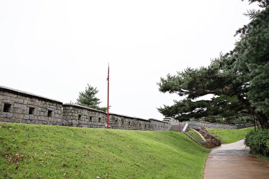 Kore 'yi düşmanlardan korumak için şok asit gibidir.