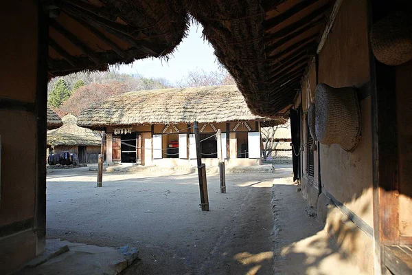 Burası Kore halk köyü.