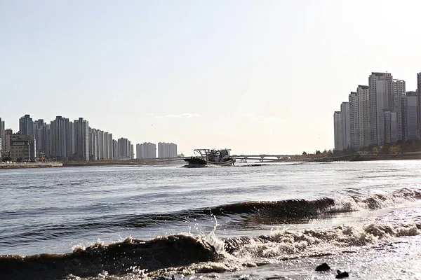 这是一艘韩国的渔船 — 图库照片