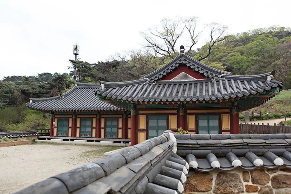 これは韓国の仏教寺院です — ストック写真