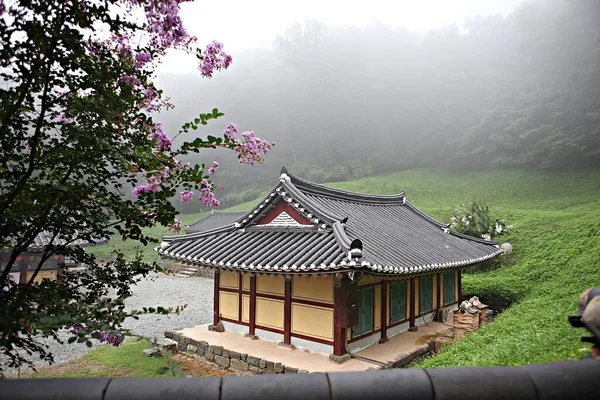 这是在韩国的一个佛教寺庙 — 图库照片