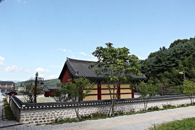 Kore 'nin eski kralının mezarı.