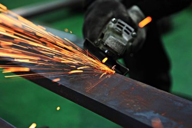 Bu bir fabrikada üretilen bir ürünün resmi.