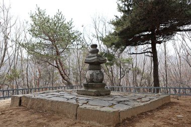 Bu taş tapınak, ailenin sağlık ve isteklerine göre düzenlenmiştir..