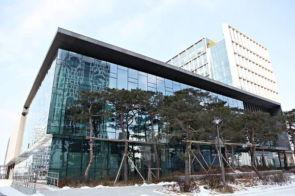 它是韩国的一座现代建筑 — 图库照片