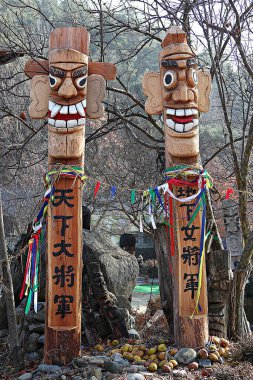 Ben kasabanın koruyucusuyum..