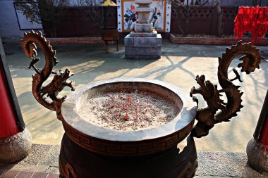 Bu bir tapınak ziyaretinin kokusu.