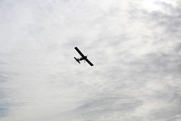 Egy Modell Repülőgép Repül Égen — Stock Fotó