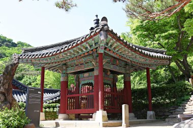 Bunlar Kore tapınakları.