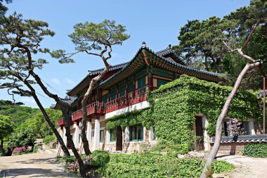 Bunlar Kore tapınakları.