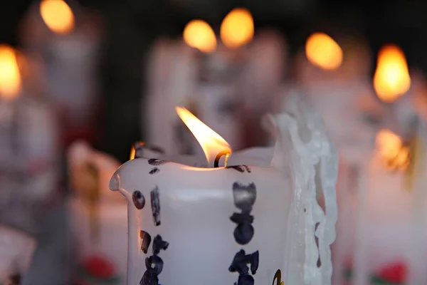 Una Candela Nel Tempio — Foto Stock