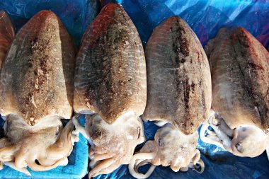 Kore pazarındaki deniz ürünleri.