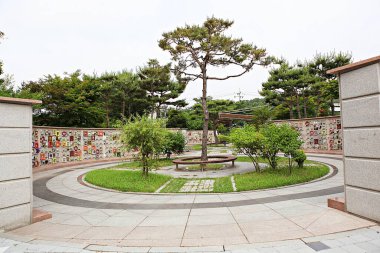  Bu bir Kore mezarlığı..