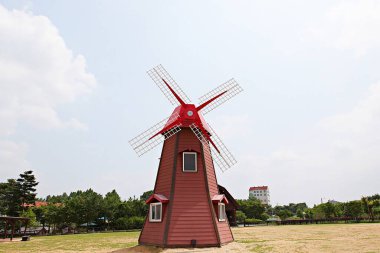  Kore yel değirmeni.