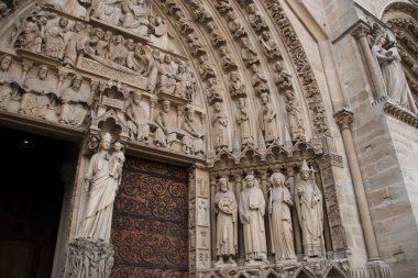 Ana giriş notre Dame de paris - kıyamet portal.
