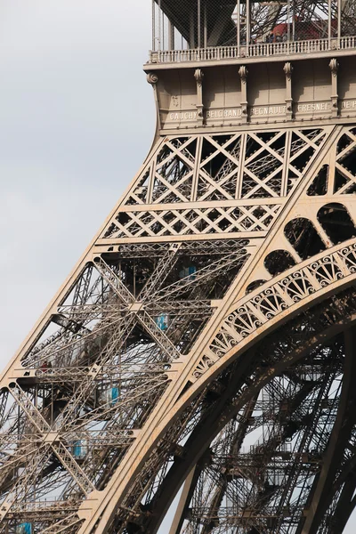 Detalles arquitectónicos de la Torre Eiffel, París, Francia, Europa . — Foto de Stock
