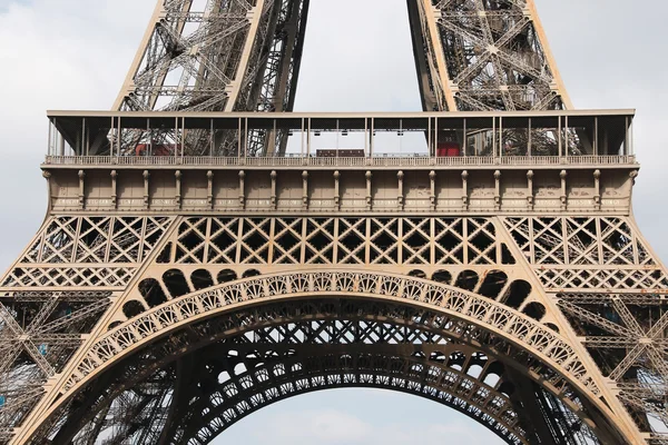Detalles arquitectónicos de la Torre Eiffel, París, Francia, Europa . — Foto de Stock