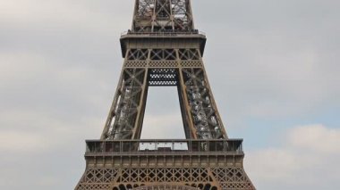 Eyfel Kulesi Tour Eiffel, Paris, Fransa, Avrupa. Yukarı doğru genel bakış