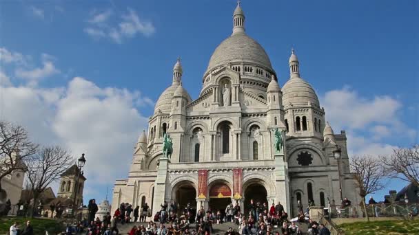 Paříž, Francie - 22 březen 2016: Bazilika Sacre Coeur na Montmartru v Paříži — Stock video