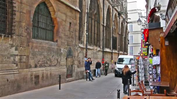 Paris, Fransa - 23 Mart 2016: Saint Severin Kilisesi, Paris, Fransa — Stok video