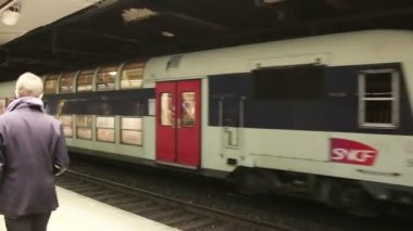 Paris, Fransa - 22 Mart 2016: Tren, metro, Metro Paris, Fransa.