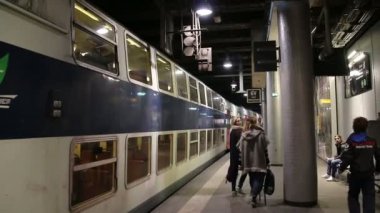 Paris, Fransa - 22 Mart 2016: Tren, metro, Metro Paris, Fransa.
