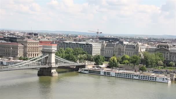 Panoráma-Budapest a Duna és az Országház, Magyarország. — Stock videók