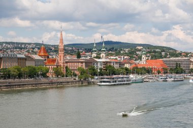 Budapeşte, Macaristan. Yaz aylarında güzel Danube dolgu.