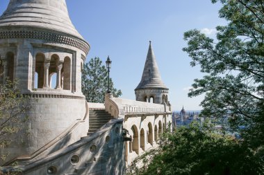 Balıkçı Bastion yaz aylarında. Mimari Detaylar. Budapeşte, Macaristan.