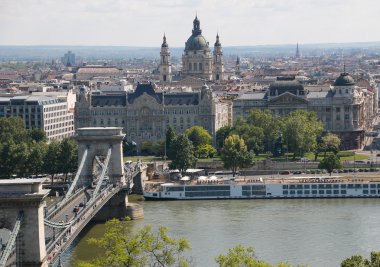 Büyük zincir köprü güzel Budapeşte, Macaristan.