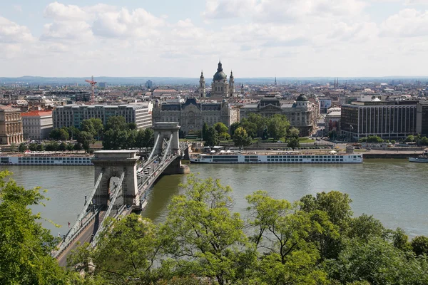 Grote Kettingbrug in prachtige Budapest, Hongarije. — Stockfoto