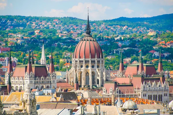Yaz Budapeşte. Kasaba ve Budapeşte Meclis'te Panoraması. Macaristan.