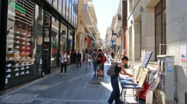 Heraklion, Girit Adası, Yunanistan - 23 Temmuz 2016: Eski şehrin sokaklarında